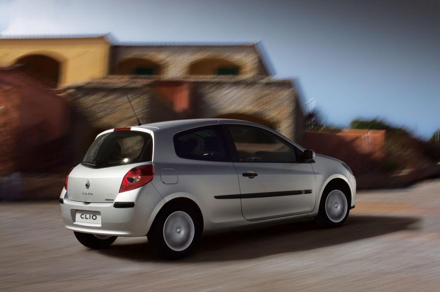  Renault Clio 2006 года  (фото 94 из 97)